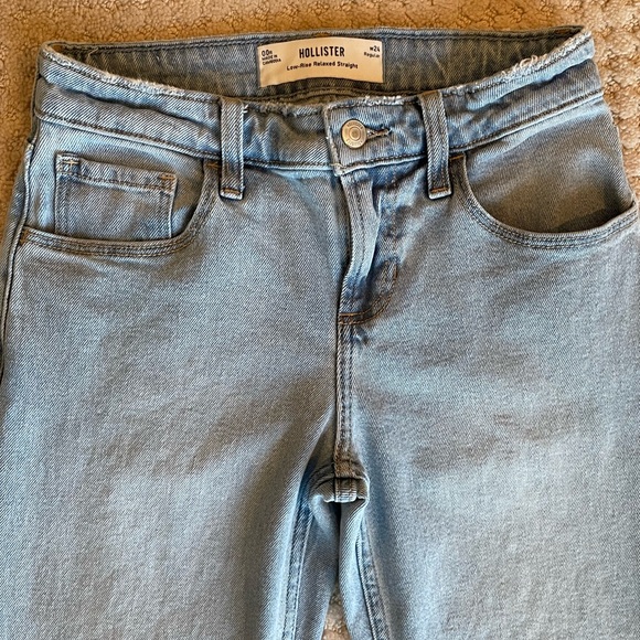 Hollister Low-Rise Relaxed Straight Leg Jeans Light Wash 00/24 Regular - Picture 3 of 9